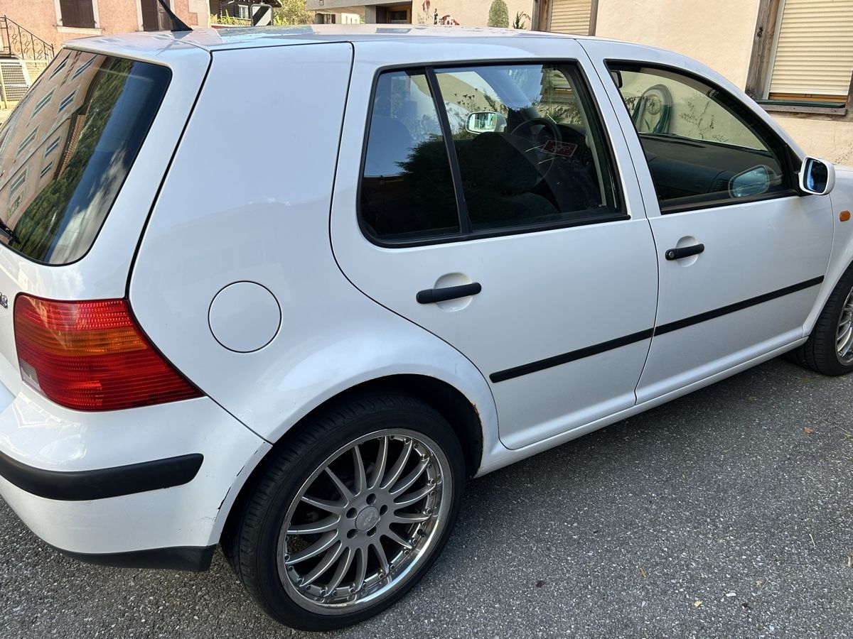 VW Automobili: 1998 Volkswagen Golf 4 – Usato da Montbovon venduto da Mpb12360 3