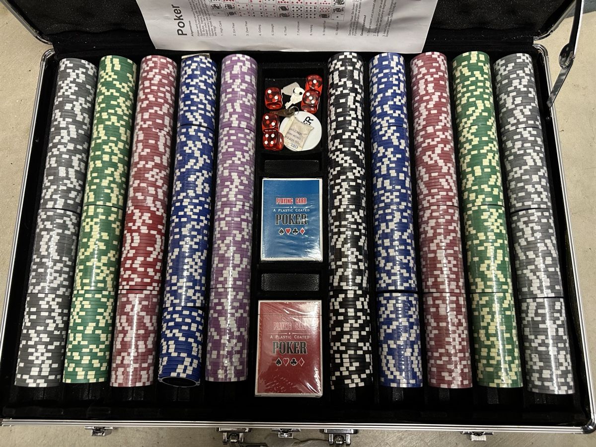 Jeux: Poker set mit Aluminium Koffer  – D'occasion à Nesselnbach par Vig0_al 1