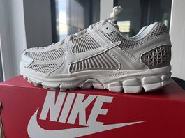 Neue Nike Zoom Vomero 5, EU 42.5, beige