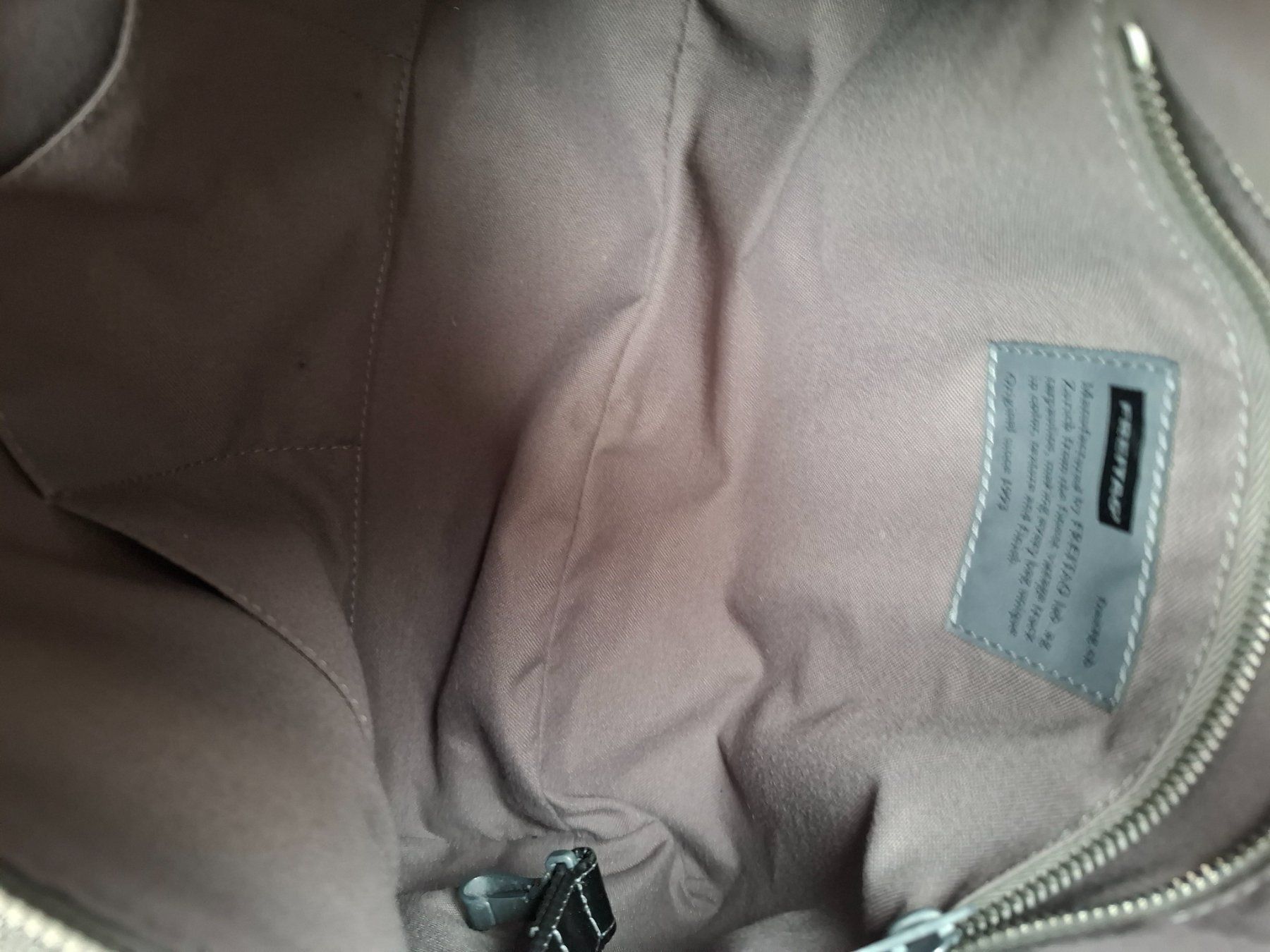 Freitag Taschen: Freitag Tasche Austen  / schwarz  / neuwertig – Gebraucht aus Richterswil von Nayli96 6