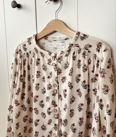 Zara 116 Bluse Hemd beige Blumen