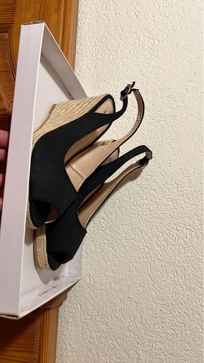 Scarpe da donna: Schwarze Keilsandaletten Gr. 36 – Nuovo (secondo la descrizione) da Seedorf BE venduto da Monsi94