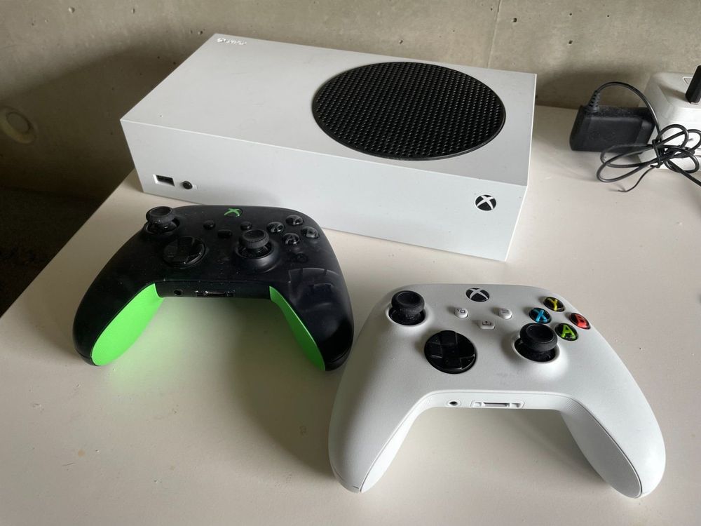 Xbox series s +2 Wireless Controller (Package Included) (Gebraucht) in ...