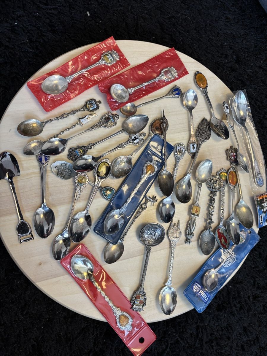Löffel: Grosse Sammlung von Souvenirlöffel aus der Schweiz – Gebraucht aus Küsnacht ZH von rus_g7dw