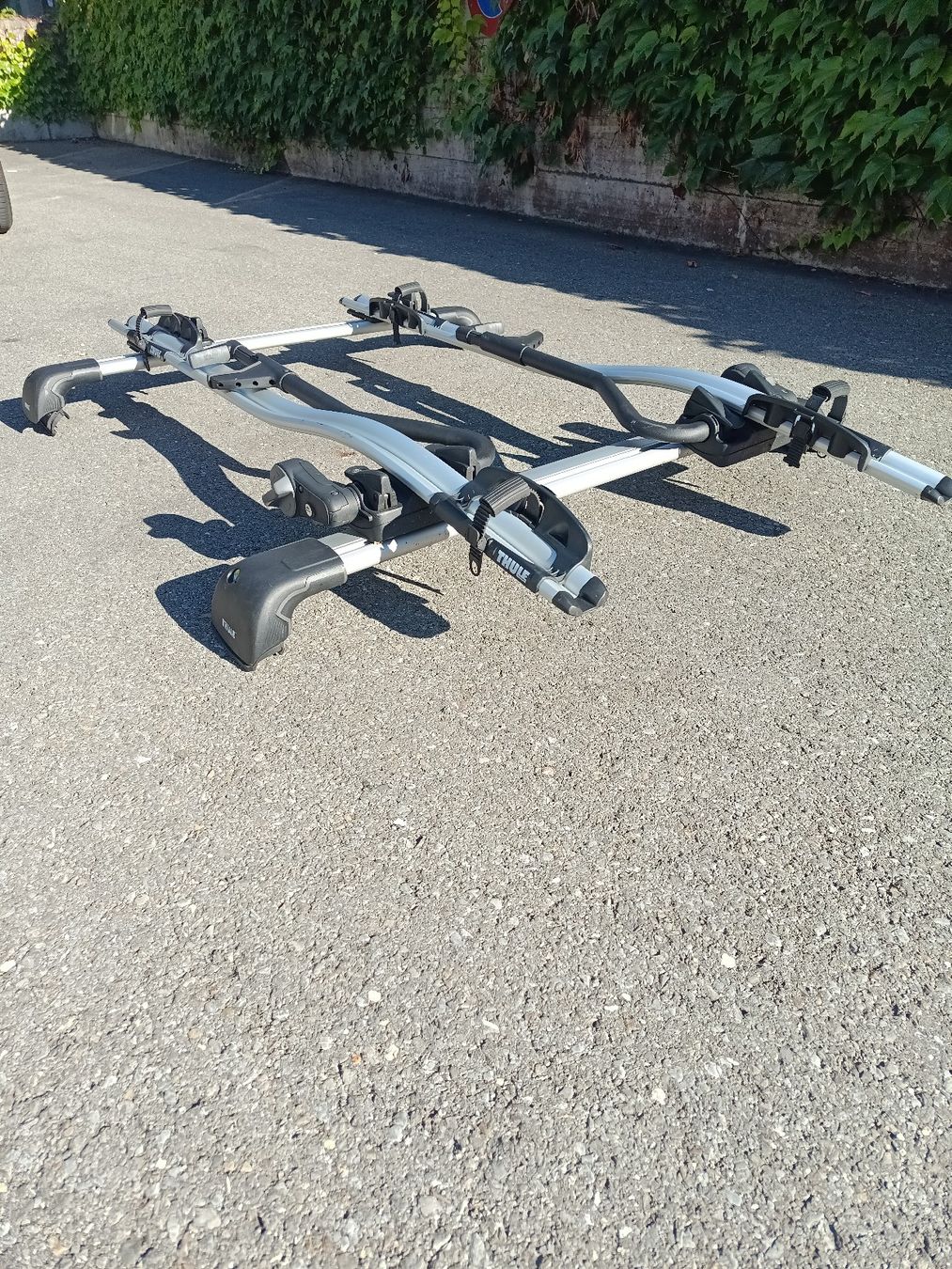 Thule Barres de toit: Thule Dachträger + 2 Thule Veloträger – D'occasion à Kriens par San74 2