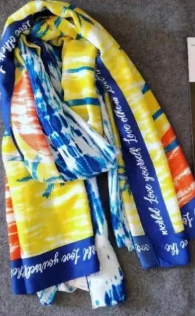 Foulard & Sciarpe: Desigual Schals – Nuovo (secondo la descrizione) da Birmenstorf AG venduto da BMW.M5 1