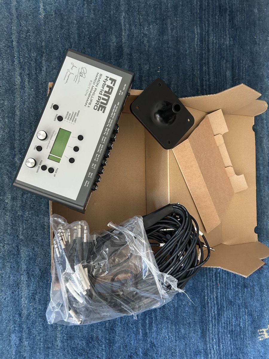 Strumenti musicali: Drum Soundmodul Fame mit Kabelbaum – Usato da Basel venduto da Lyonness 1