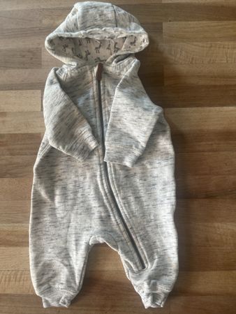 Baby Strampler mit Kapuze Grösse 56
