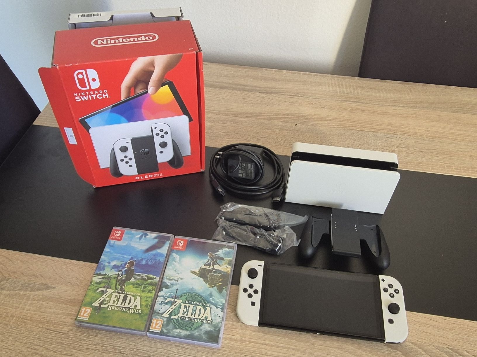 Nintendo Console: Nintendo Switch Oled mit beiden Zelda Teile. – Nuovo (secondo la descrizione) da Gontenschwil venduto da Sirfrancis33