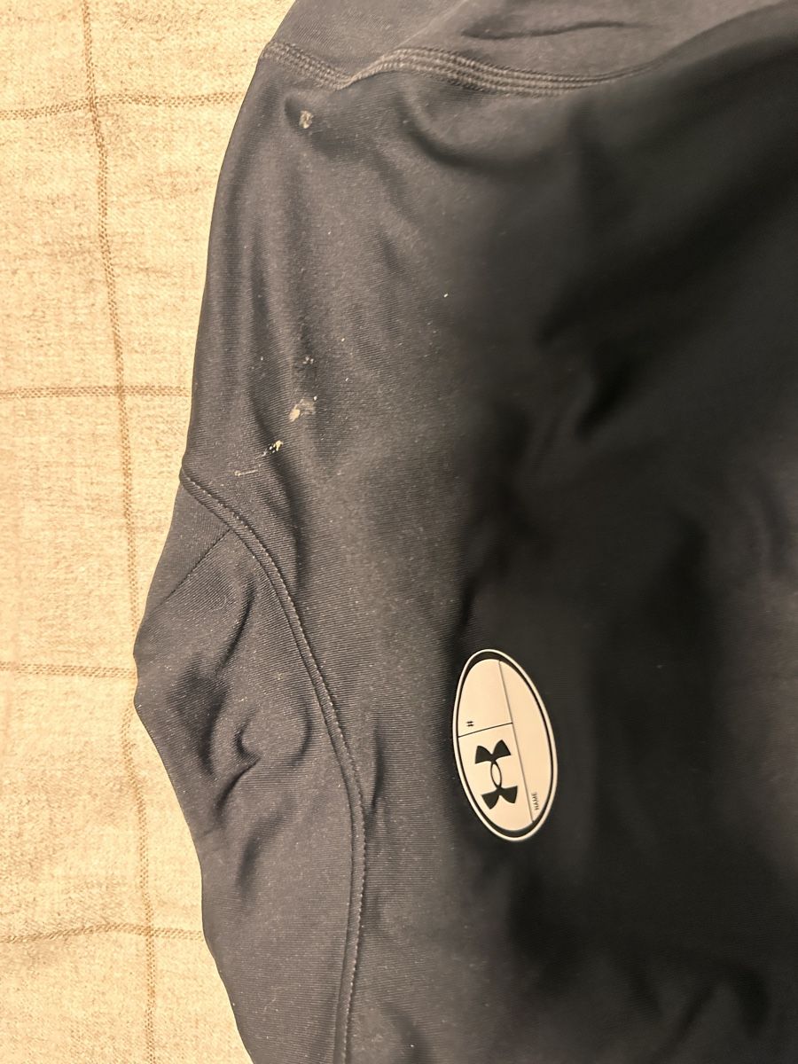 T-shirt: Under Armour ColdGear Fitted Top - Black, Men's Medium – Usato da Gattikon venduto da 386ComicEmpire 3