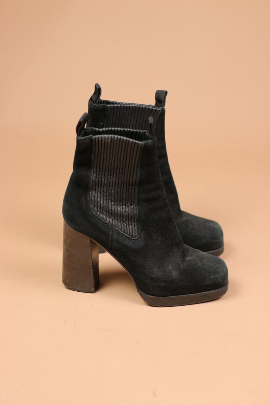 Acne Studios Chaussures femmes: ACNE Studio Black Suede Leather Booties - Size 38 – D'occasion à Hombrechtikon par BAZ-Vintage 5