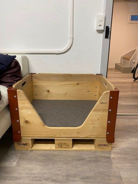 Niches, paniers: Hundebett aus Holz – D'occasion à Bassersdorf par son_qb96 2