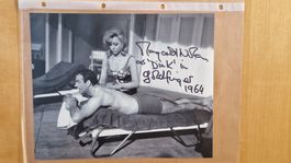 Margaret Nolan (James Bond), Original Autogramm auf Foto