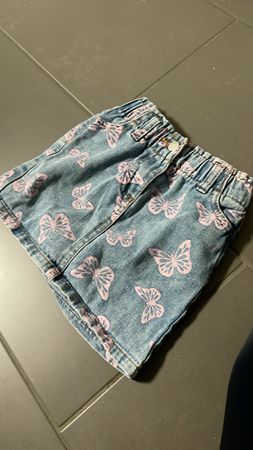 Süsser Jeansrock mit Schmetterlingen, Grösse 110