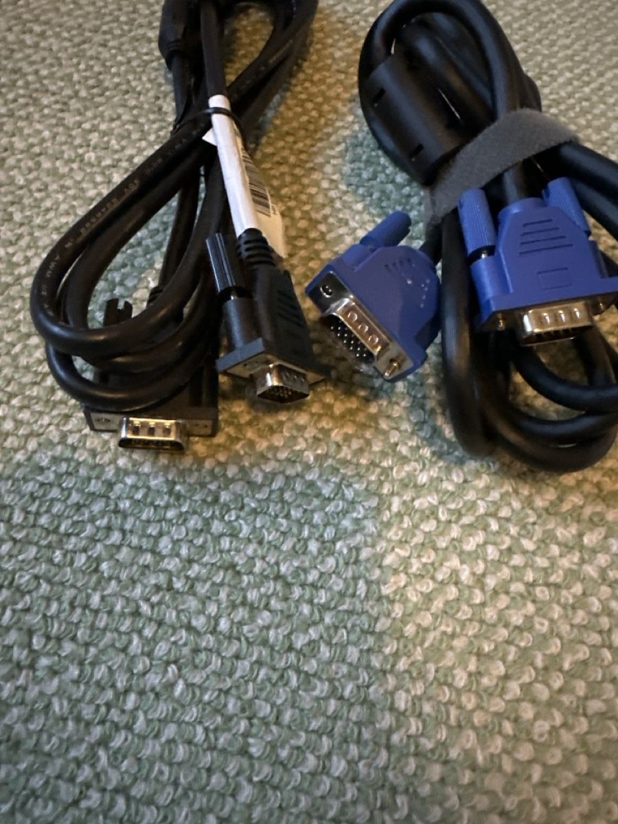 Câbles: VGA cable – D'occasion à Bex par roopa.gorla