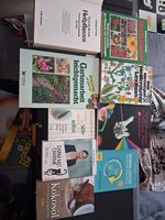 Diverse Bücher über Heilpflanzen usw.