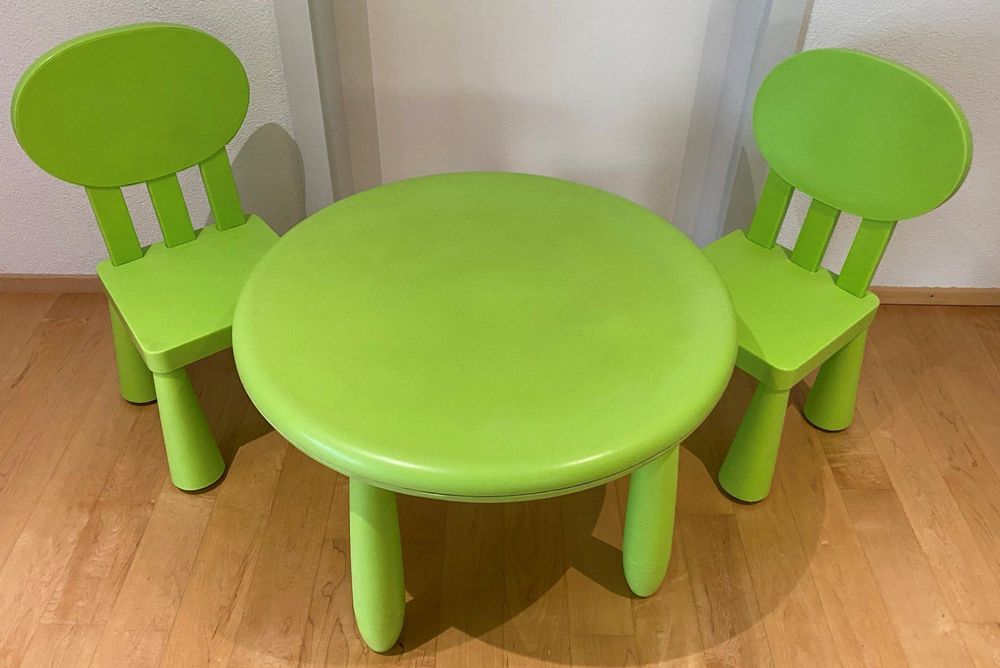 Kindertisch und 4 Stühle Set Garten grün Kaufen auf Ricardo