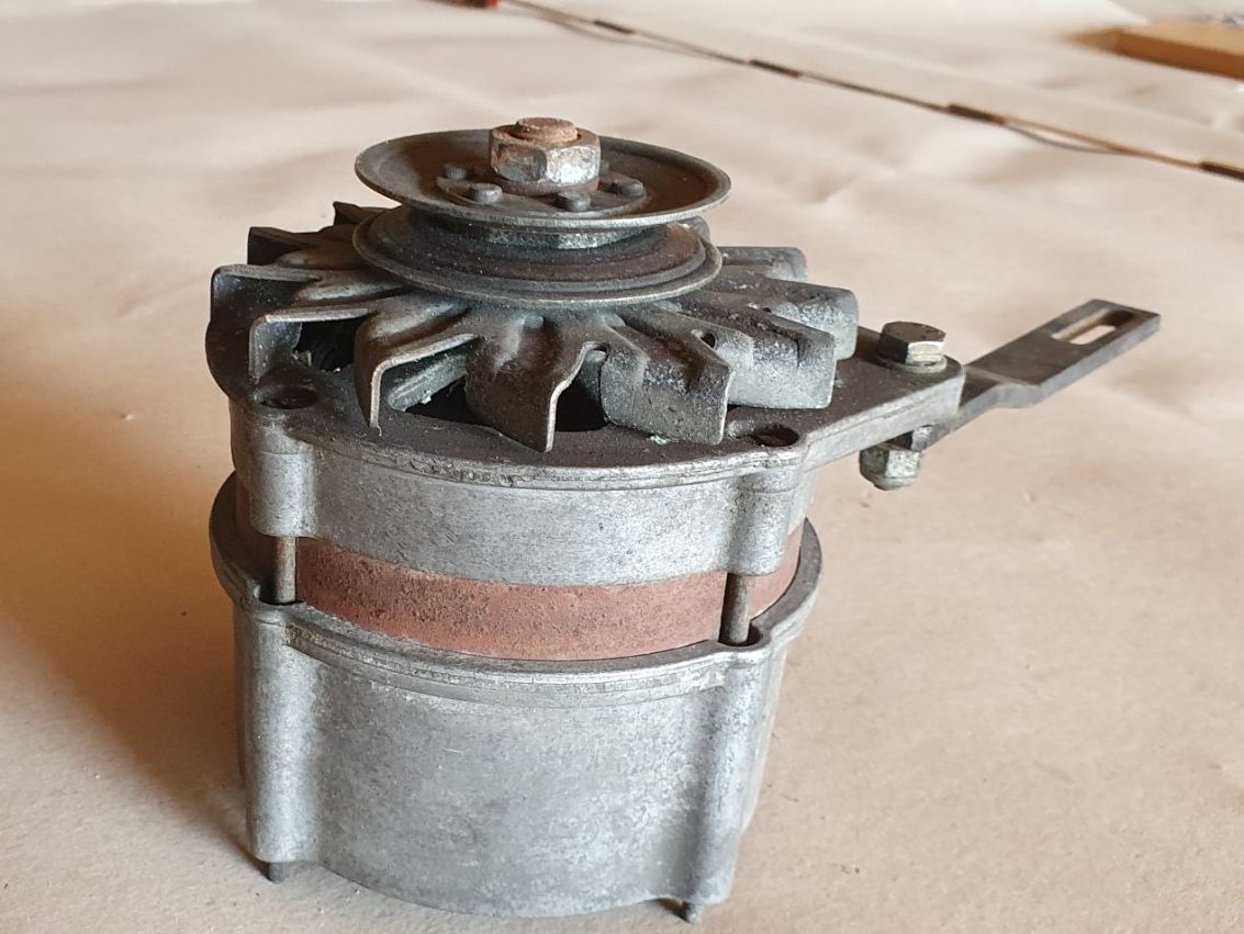 Bosch Tutti pezzi di ricambio auto: Auto Original Bosch Lichtmaschine Oldtimer 14V – Usato da Morgarten venduto da Buemi0 2