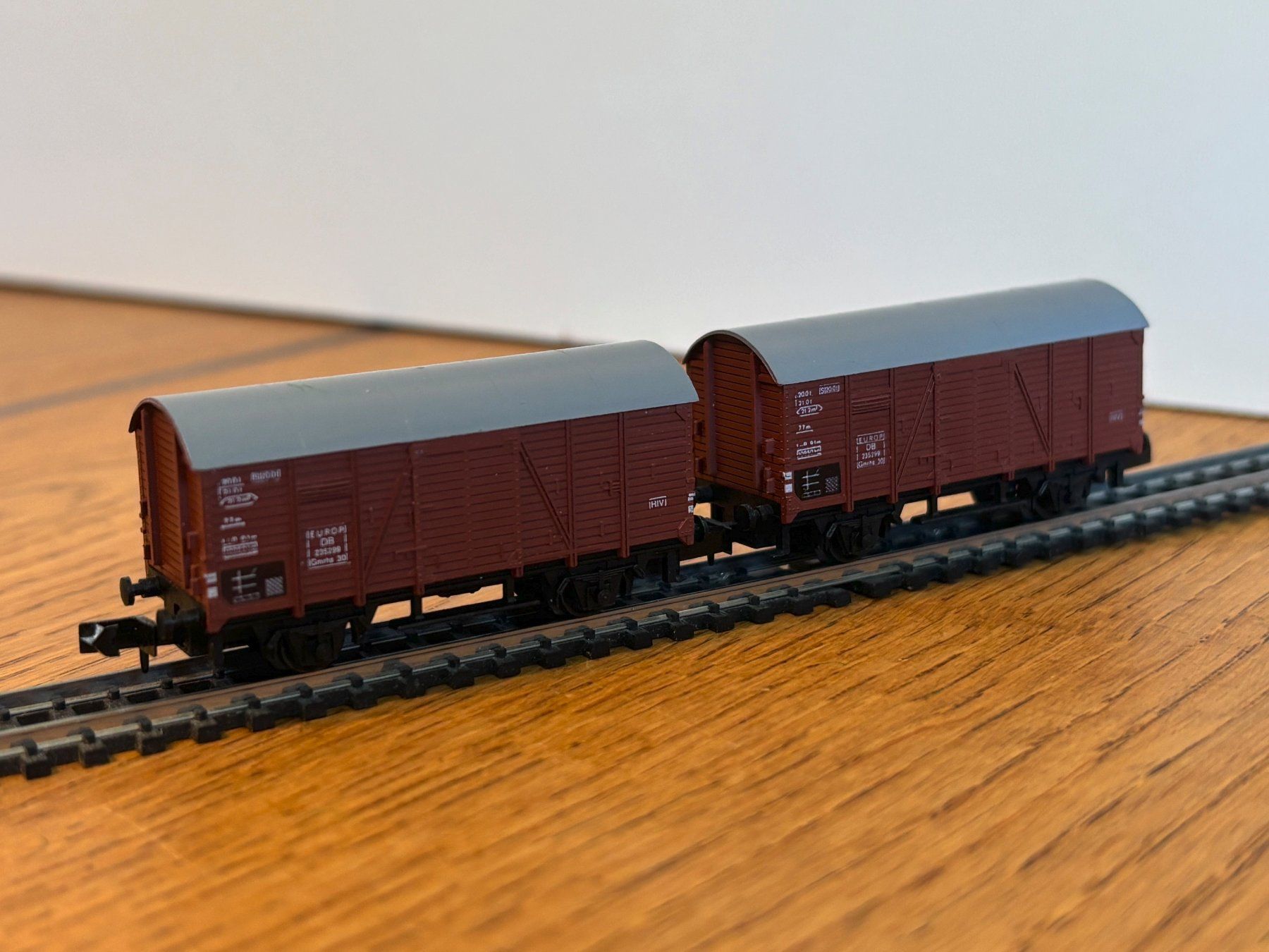 Modellini di ferrovie: *e1356: 2 Güterwagen (Spur N) – Usato da Birsfelden venduto da Birs_25 2