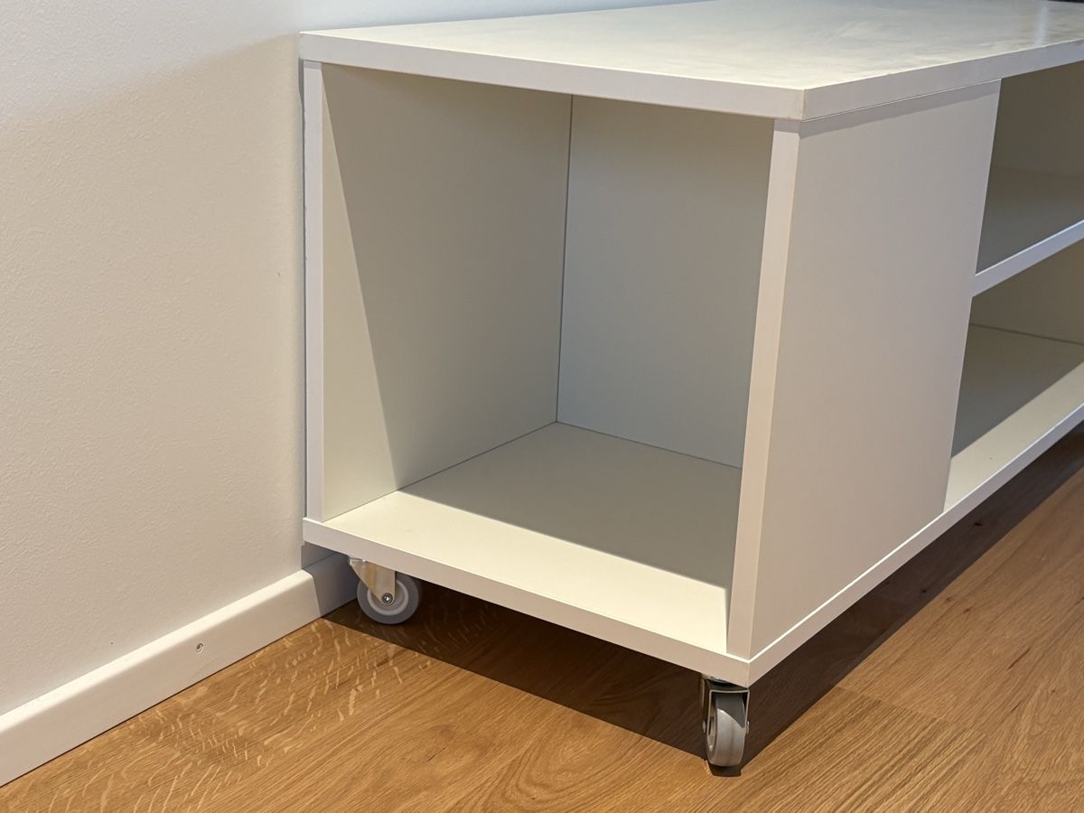 Ikea Meubles TV: IKEA TV-Möbel mit Rollen – D'occasion à Rombach par lucamattei 2