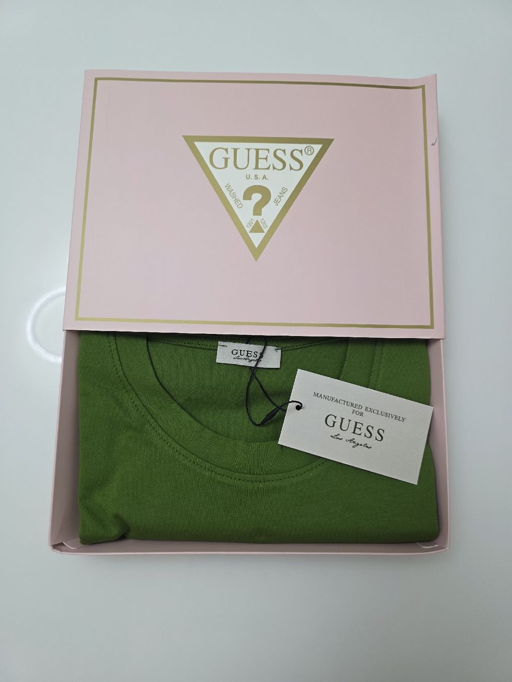 Guess T-Shirts: Guess T-shirt – Neu und originalverpackt aus Bern von Alicebeloto 1