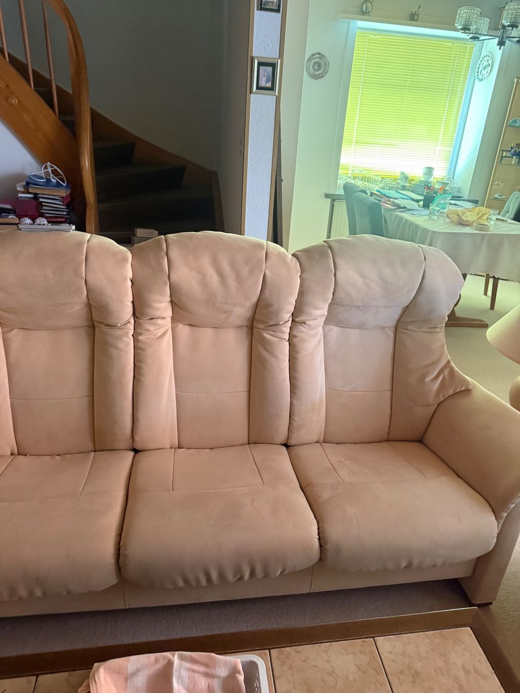 Divani: Sofa 3-Sitzer und 2-Sitzer Hellbeiges Alcantara Stoff – Usato da Niederlenz venduto da Lusado 1