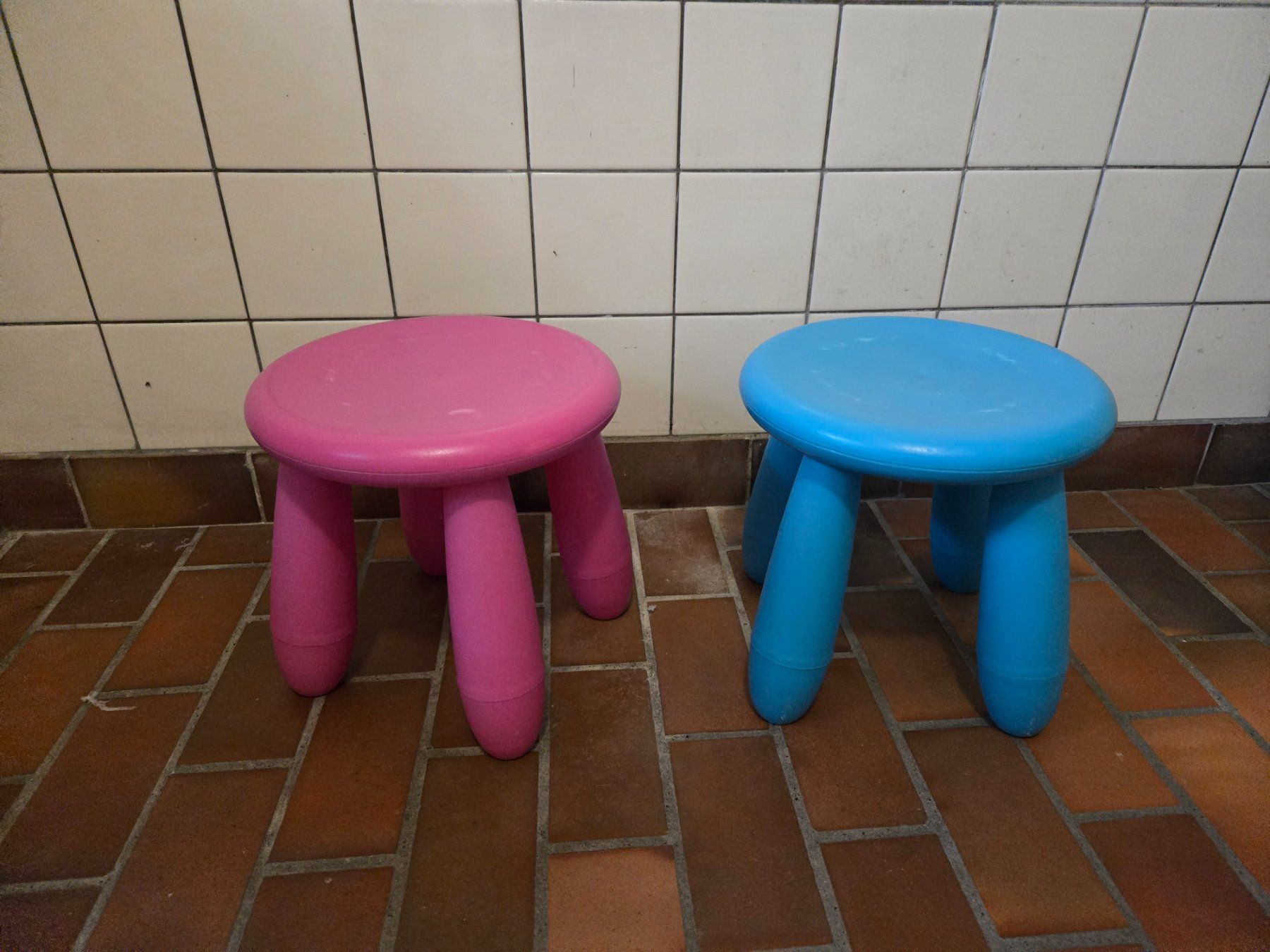 Ikea Hocker: Kinderhocker IKEA – Gebraucht aus Zuerich von yoonil