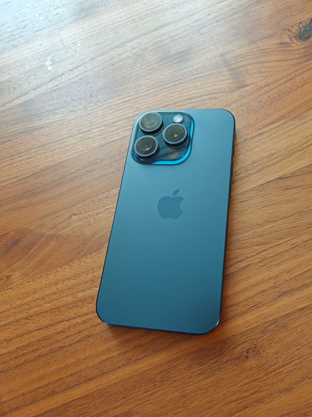 Apple Telefoni cellulari / Smartphones: iPhone 15Pro 256GB – Usato da Zug venduto da per_5bzv 1