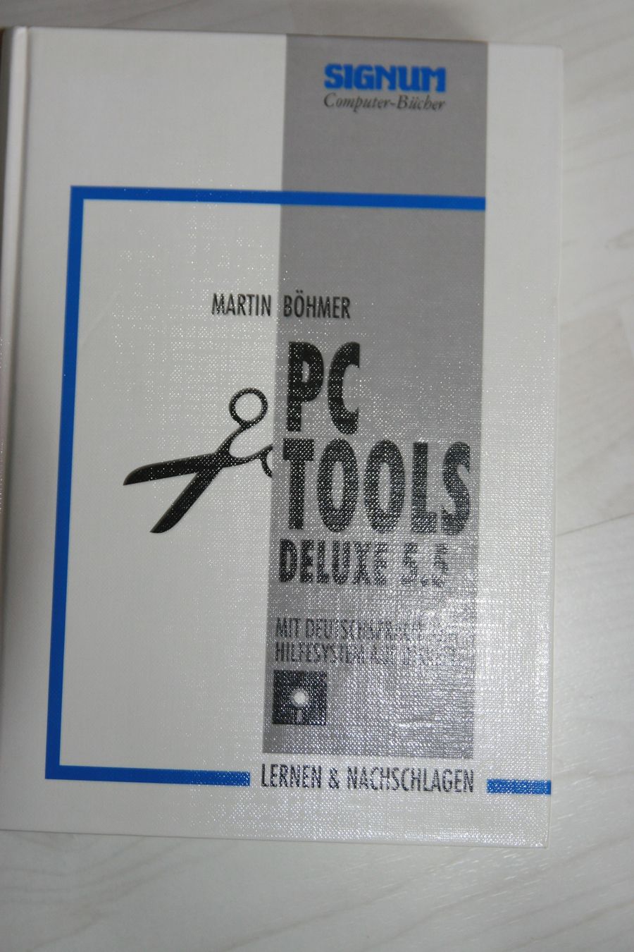 Libri: PC Tools Deluxe 5.5 - Das umfassende DOS-Handbuch! – Usato da Fislisbach venduto da lorgli