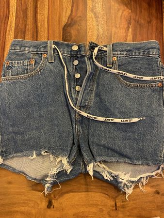 Levis 501 Shorts, neuwertig, Grösse 27