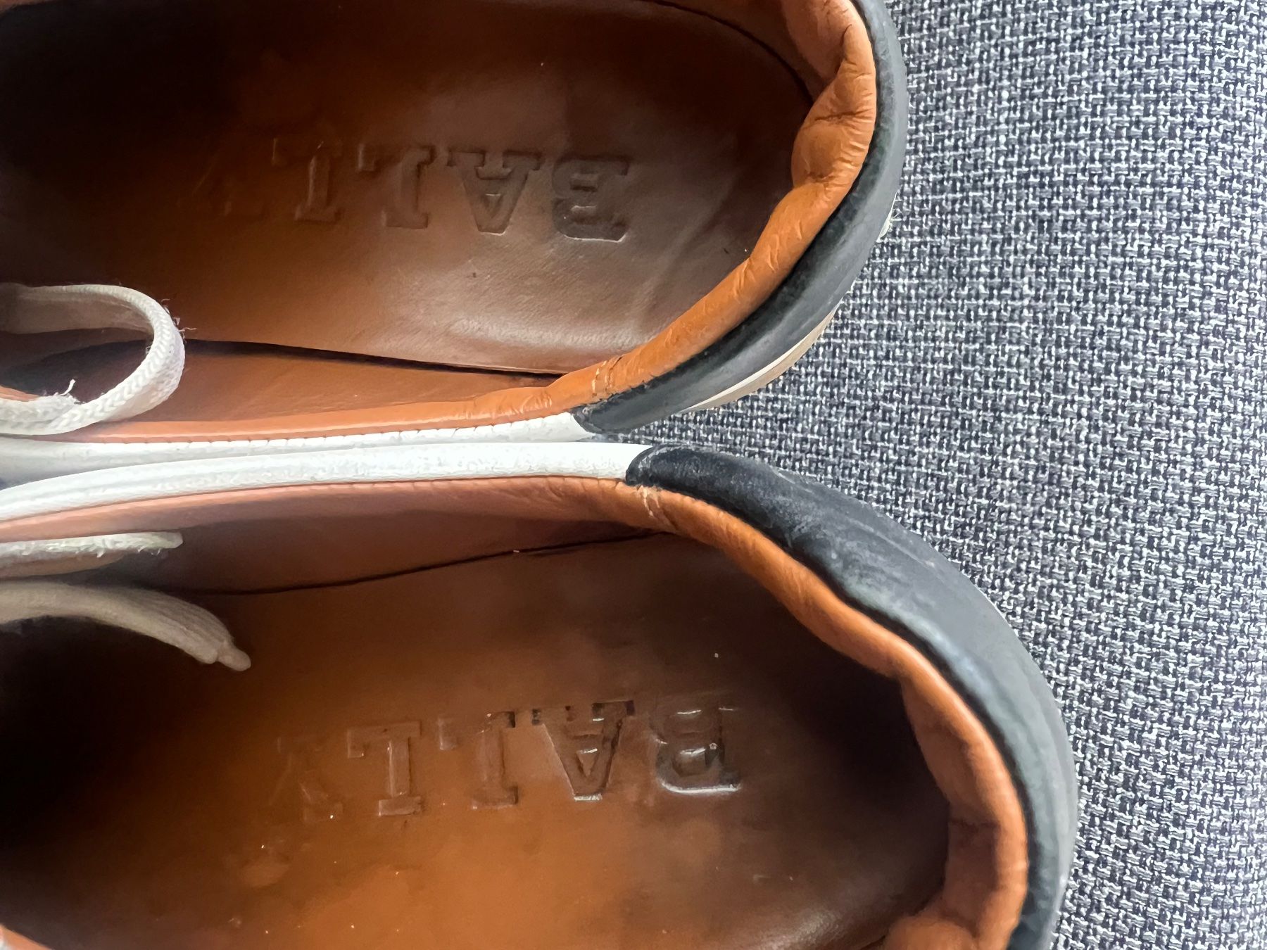 Bally Chaussures hommes: Bally Schuhe weiss Gr. 43 – D'occasion à Zürich par Walllstreet 1