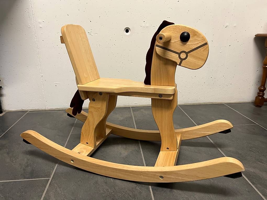 Spielzeuge: Holz-Schaukelpferd mit Sicherheitslehne – Gebraucht aus Winkel von breadfan17 1