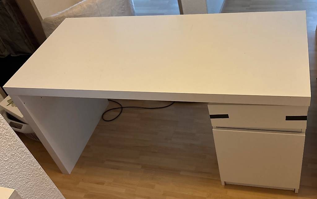 Schreibtische: Schreibtisch Ikea Gratis – Gebraucht aus Lenzburg von jur_5h2s