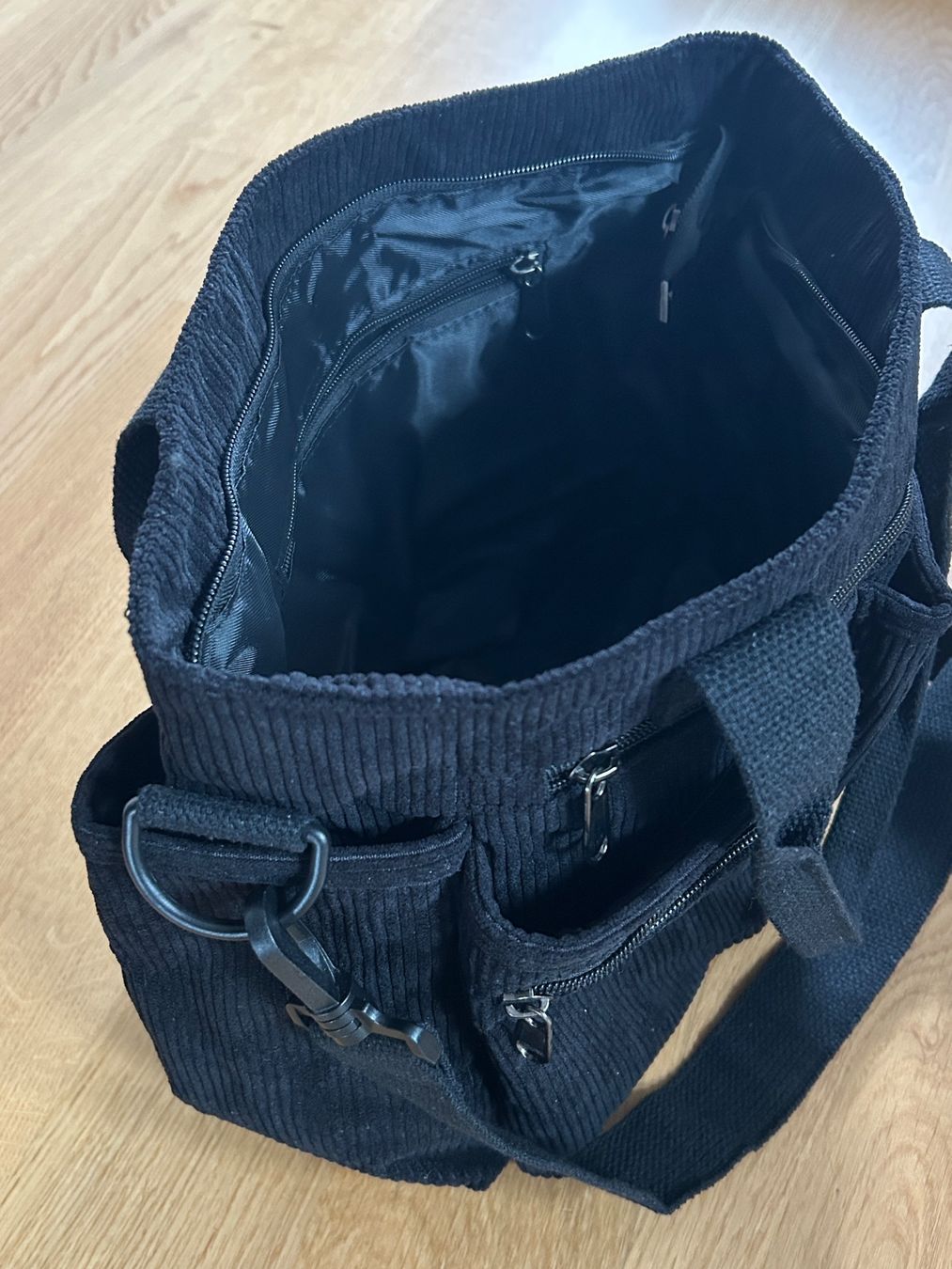 Borse da donna: Cord Tasche, schwarz mit vielen Fächer, neu – Nuovo (secondo la descrizione) da Ostermundigen venduto da Chuerbis 3