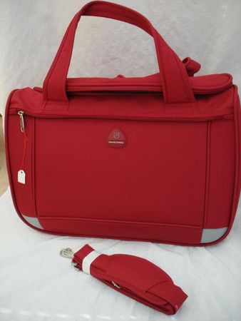 Sport-/ Reisetasche rot, neu