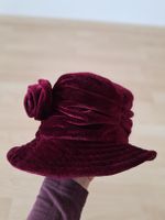 Schicker Hut aus Samt mit Rosette