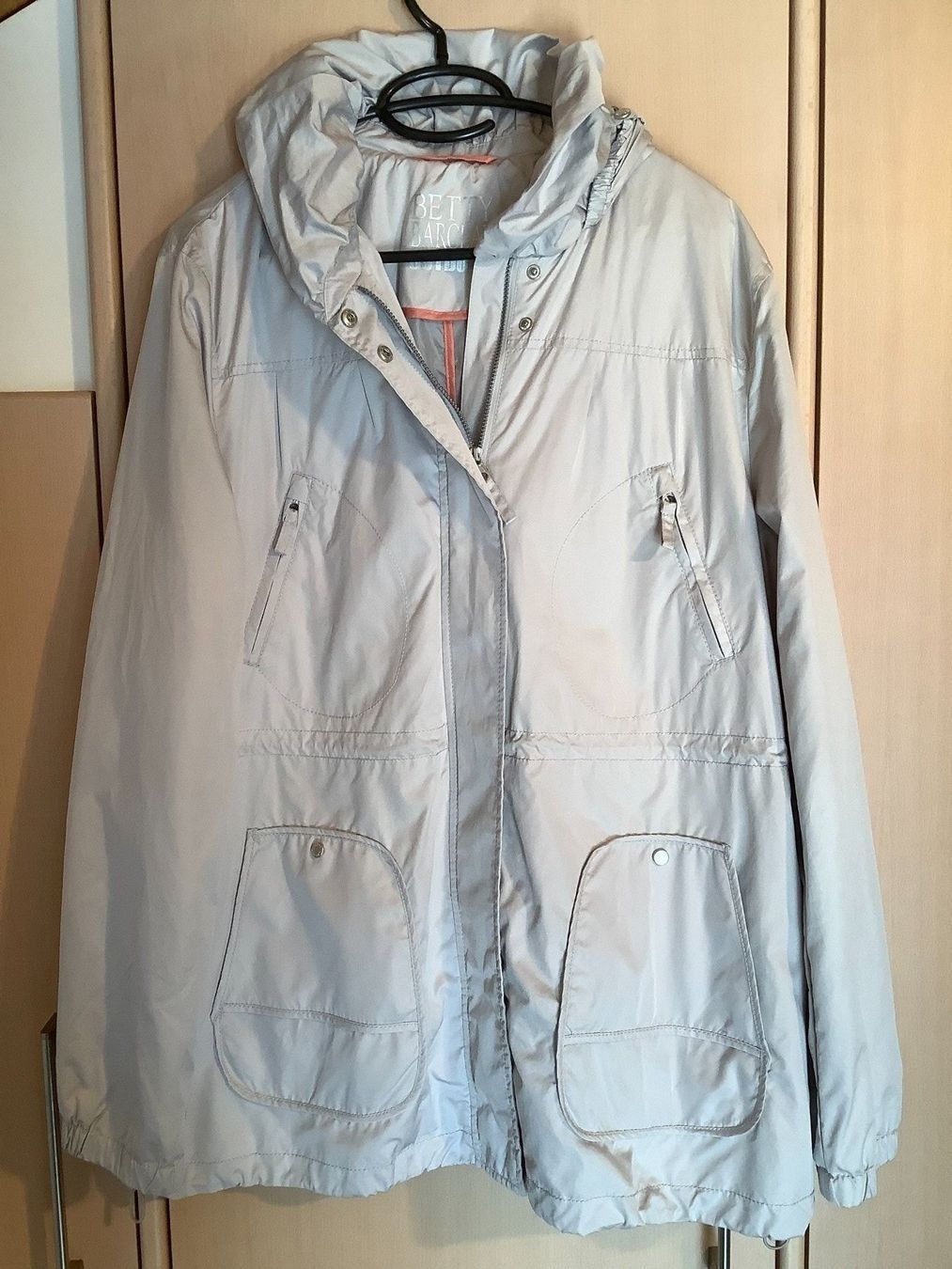 Betty Barclay Jacken: Jacke Betty Barclay grau silber – Gebraucht aus Oberlunkhofen von dreihaselnuesse 1