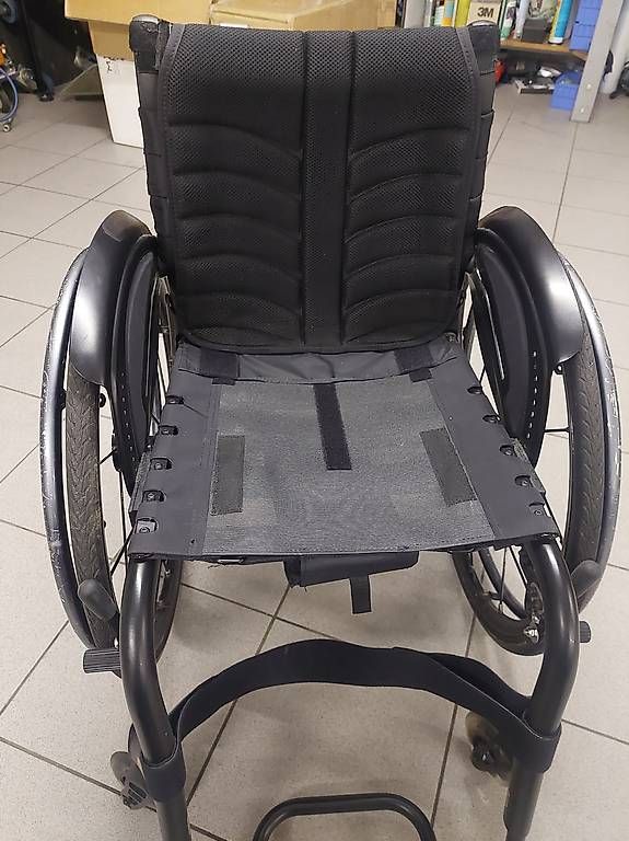 Sedie a rotelle: Rollstuhl Leichtbau 40cm – Usato da Hüttlingen venduto da Ideale 4