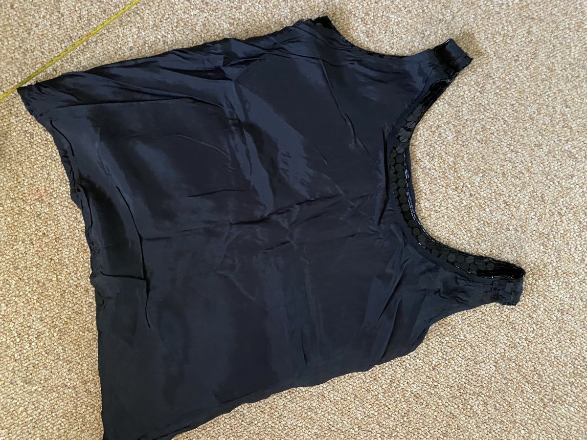Top: Top noir paillettes taille 36 – Usato da Küssnacht am Rigi venduto da CALIFRASQUI 4
