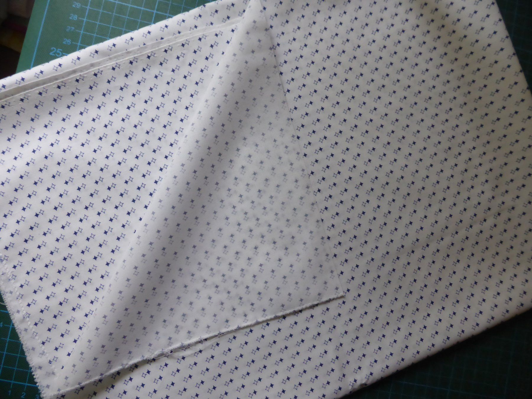 Tessuti: Patchwork Baumwolle - blaues Motiv auf weiss - 42 x 65 cm – Nuovo (secondo la descrizione) da Brunnadern venduto da pinkfaden