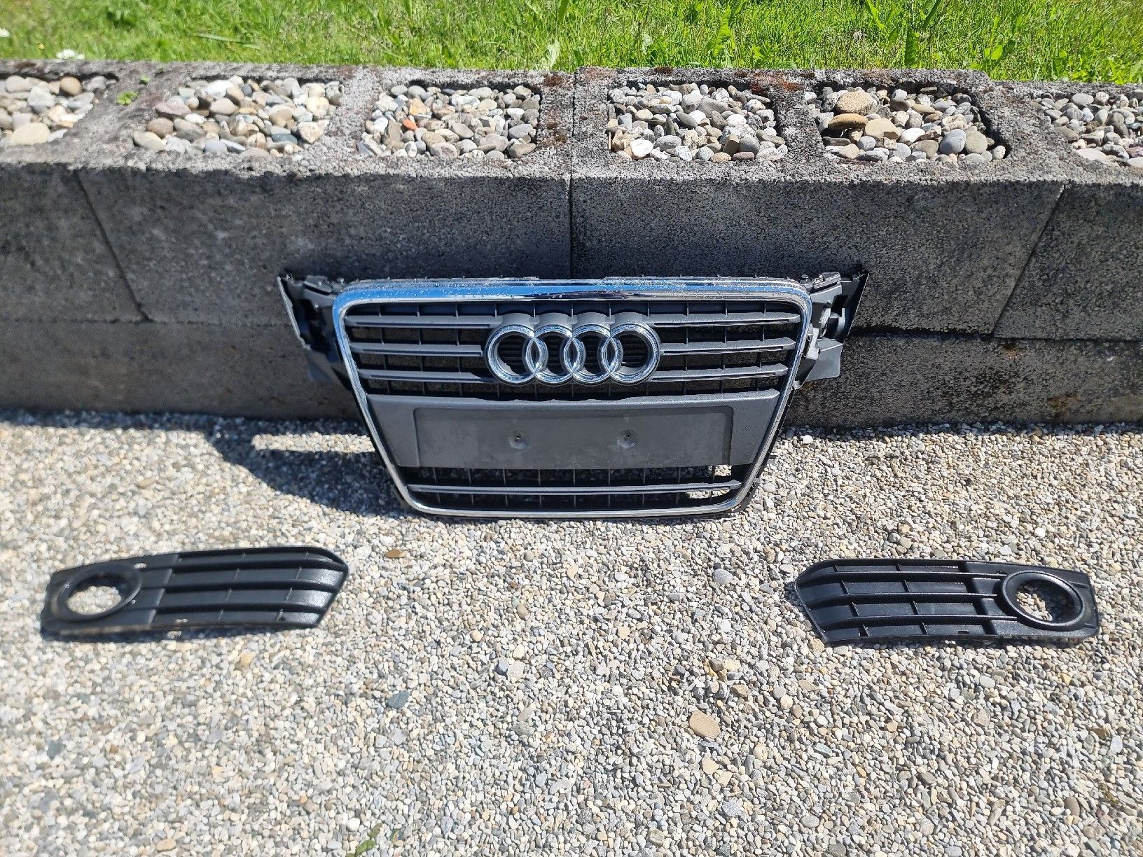 Audi Tutti pezzi di ricambio auto: Audi A4 B8 Kühlergrill mit Nebelscheinwerfer Blenden – Usato da Staad SG venduto da MeAl32