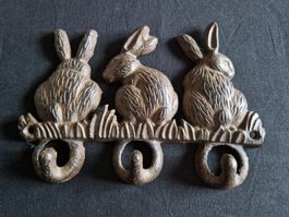 Garderobe mit drei Hasen-Haken