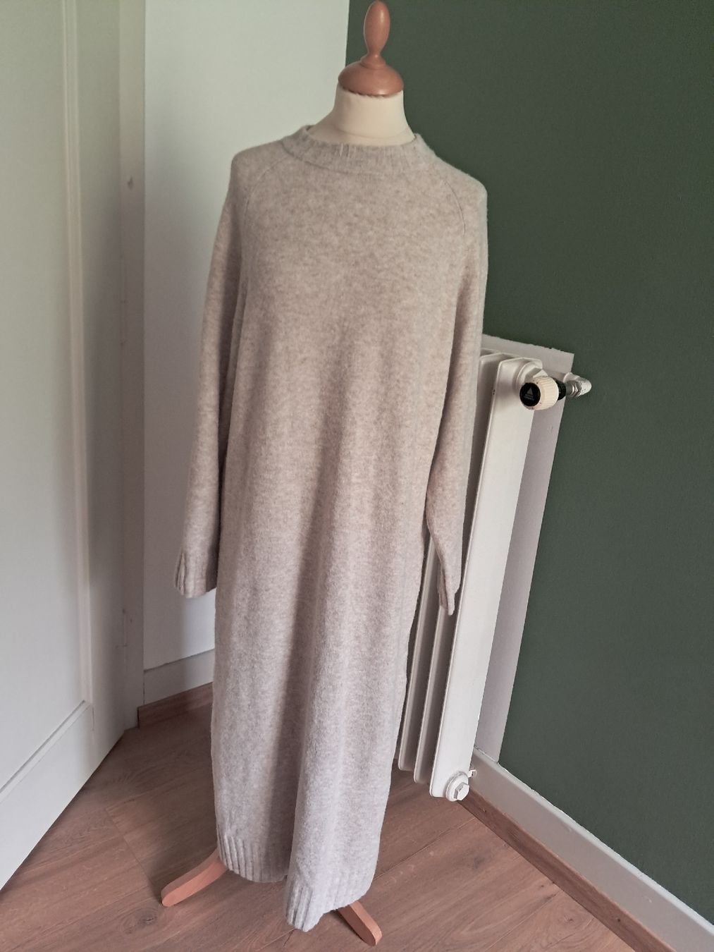 H&M Kleider: Strickkleid H&M beige Grösse S  – Gebraucht aus Spiez von ang_v6lb