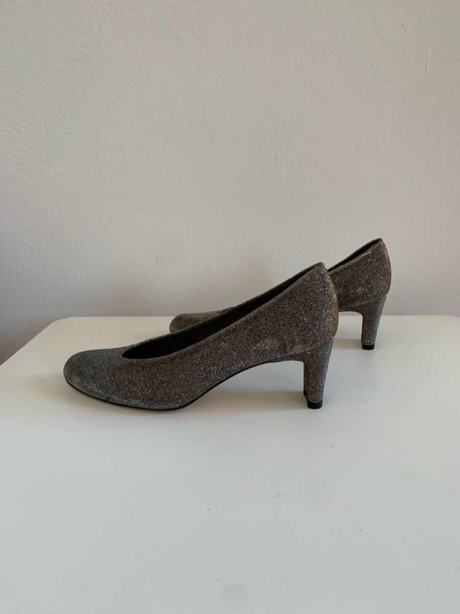 Stuart Weitzman Scarpe da donna: Stuart Weitzman: Chicer Pumps, Lurex, Glitzer, silbergrau 37 – Nuovo (secondo la descrizione) da Luzern venduto da designluzern 3