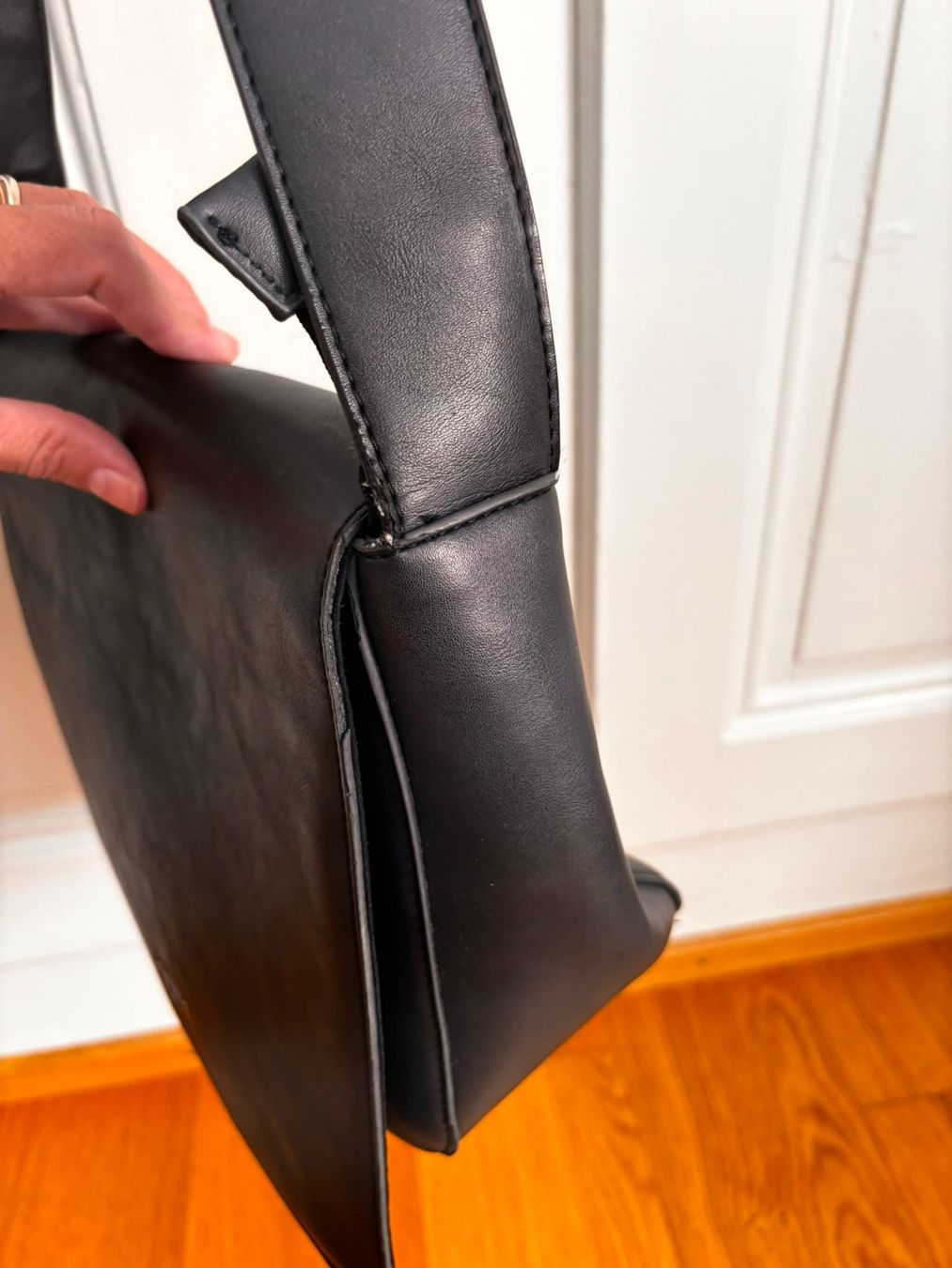 Taschen für Damen: Sac à bandoulière noir – Gebraucht aus Romainmôtier von val_r8sn 7