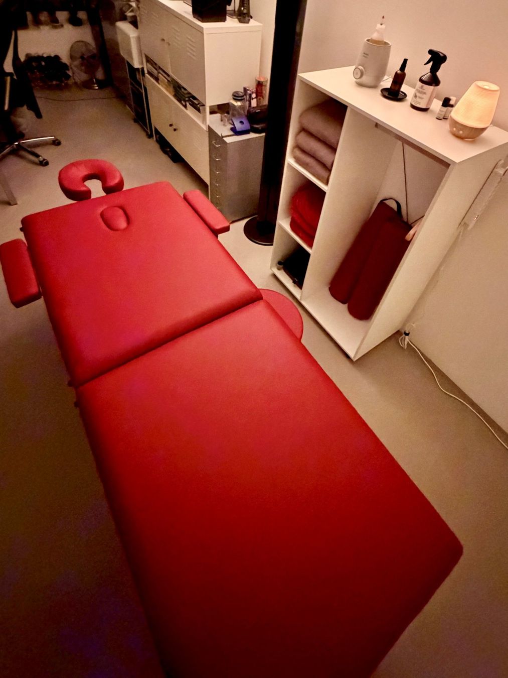 Gonser Chaises longues: Massageliege 2-Zonen rot – D'occasion à Solothurn par PluAdi 2