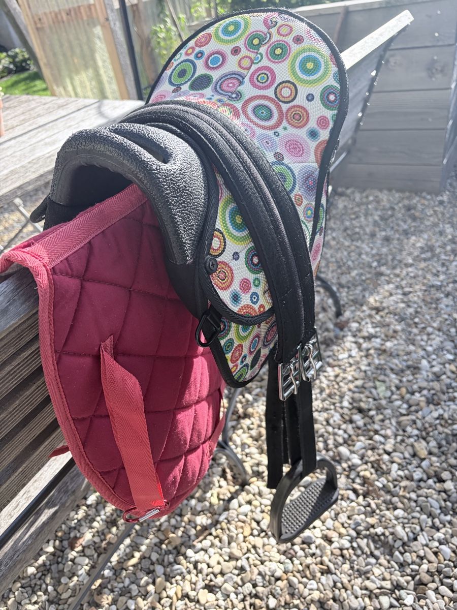 Selle & Accessori: Pferdesattel und Schabracke – Usato da Schüpfheim venduto da Nody05 2