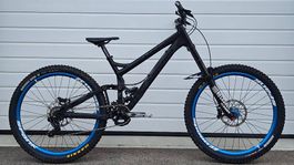 VTT DH Banshee Legend taille L 27.5''