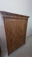 Antiker Nussbaum Bauernschrank /  massiv 170x11