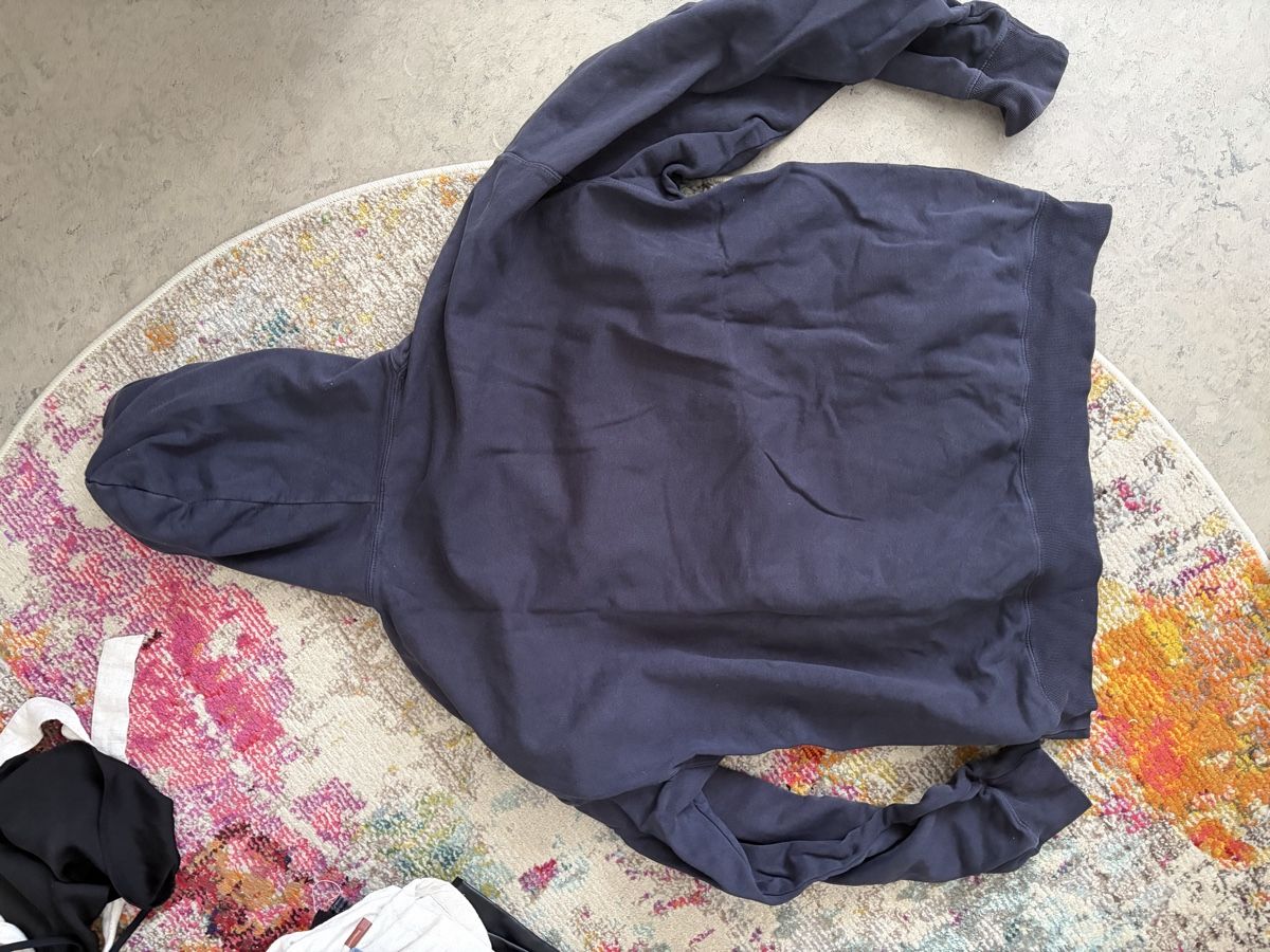 Brandy Melville Pullover & Sweatshirts: Kapuzenpullover dunkelblau – Gebraucht aus Sevelen von sarah_selina 1